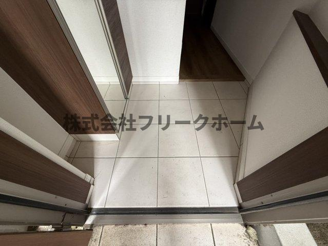 武蔵野市西久保３丁目の一戸建ての玄関