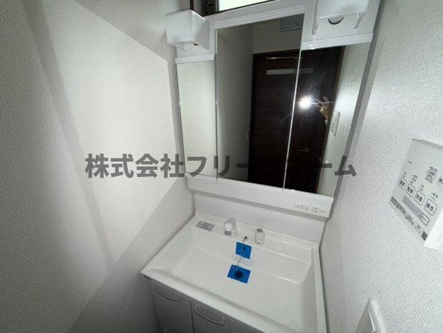 武蔵野市西久保３丁目の一戸建ての独立洗面台