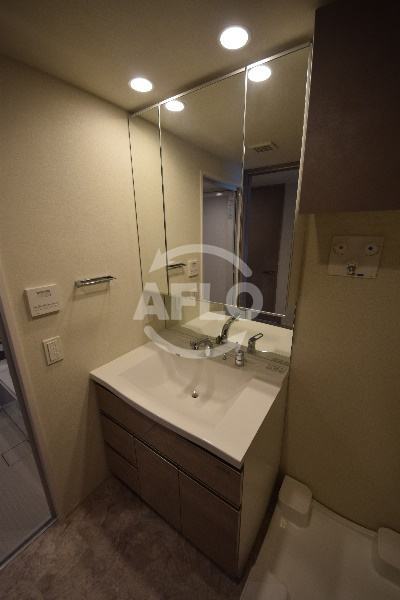 SK RESIDENCES SHINSAIBASHI（中央小学校区）の独立洗面台|SK RESIDENCES SHINSAIBASHI　独立洗面台