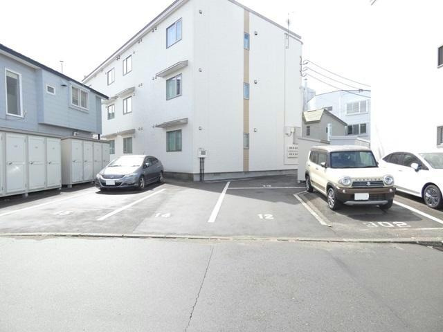 アラバスタの駐車場