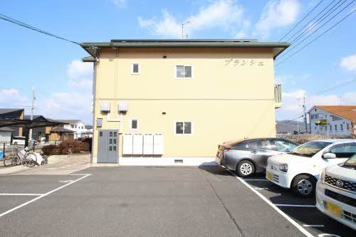 ブランシェの駐車場
