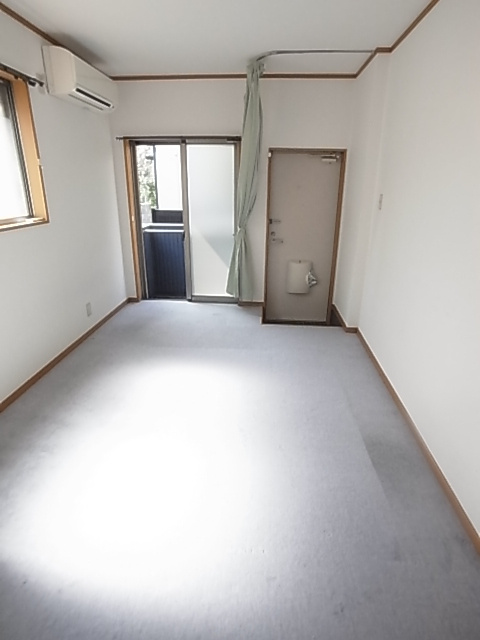 本山北町ハイツの居間・リビング