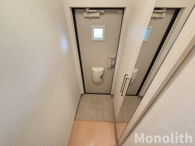 レジデンス根来の玄関