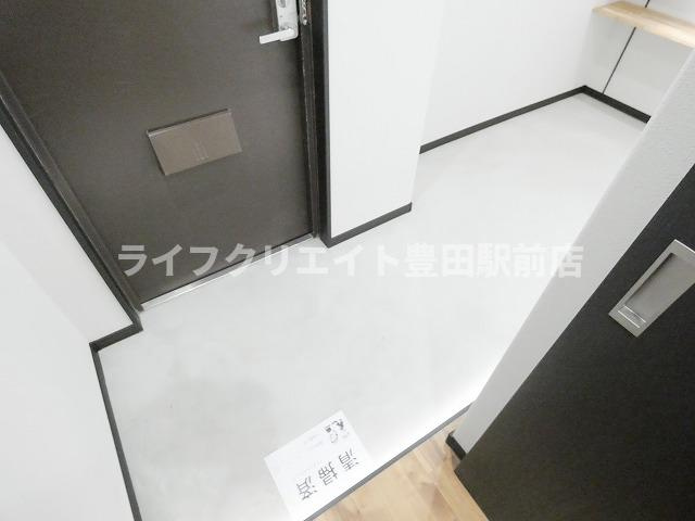 ReDEAL高幡レジデンス（旧第4かしの木ハイツ）の居間・リビング