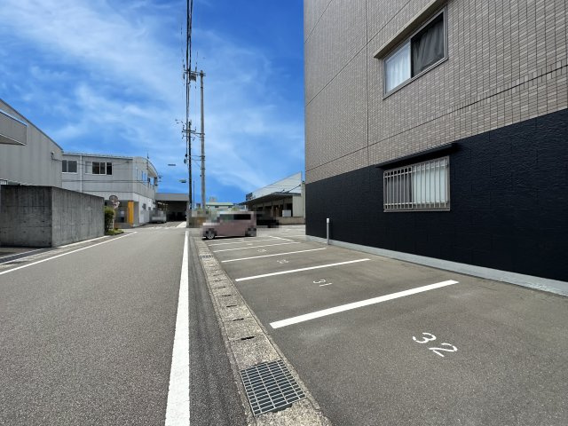 リベルテ・パレⅠの駐車場
