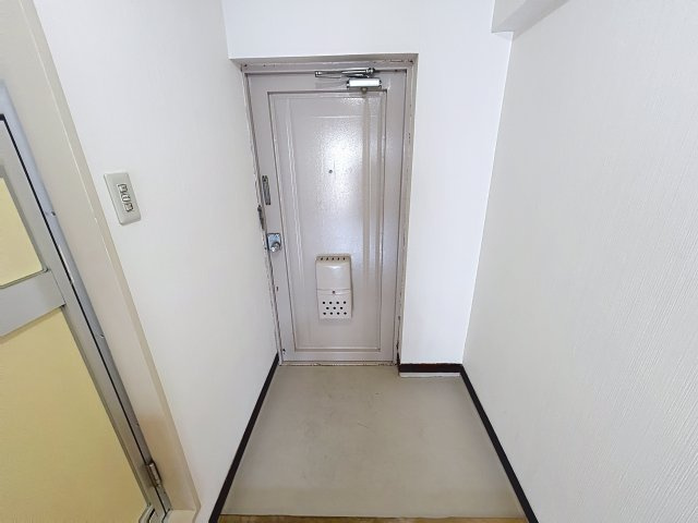 ラウンジSAの玄関