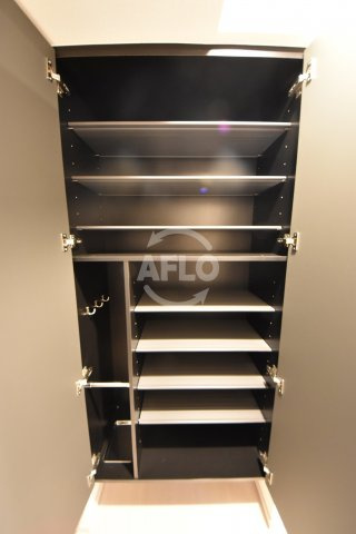 La Douceur西天満（ラドゥセール西天満）の玄関|S-RESIDENCE西天満Grand Jour　シューズボックス