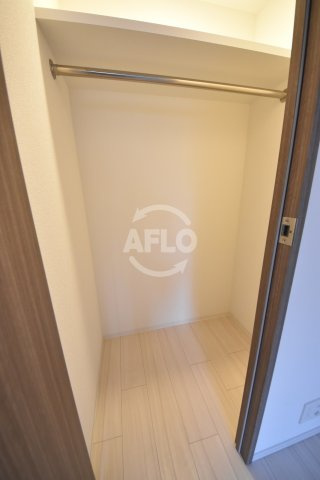 La Douceur西天満（ラドゥセール西天満）の収納|S-RESIDENCE西天満Grand Jour　ウォークインクローゼット