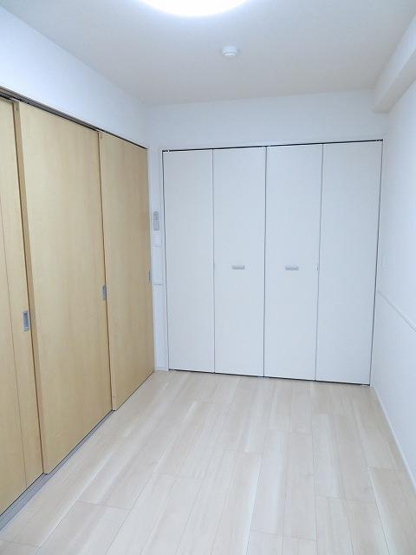 【寝室】 | シュトラーレ八日町