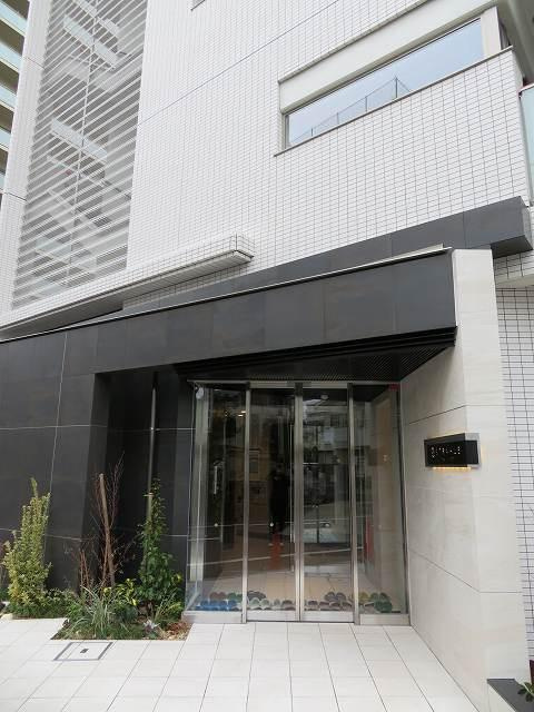 シュトラーレ八日町のエントランス