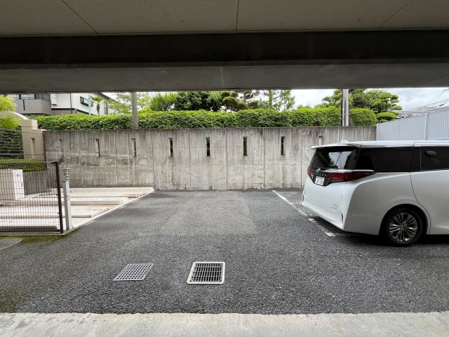 芦屋西山アーバンライフの駐車場