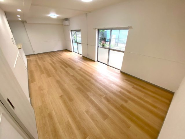 【居間・リビング】 | 旭ヶ丘5丁目店舗付き戸建