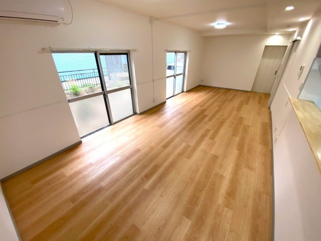 【居間・リビング】 | 旭ヶ丘5丁目店舗付き戸建