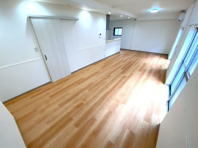 【居間・リビング】 | 旭ヶ丘5丁目店舗付き戸建