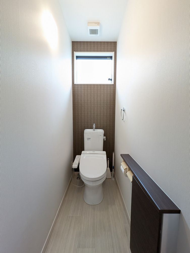 港区秋葉２丁目戸建のトイレ|２階：トイレ