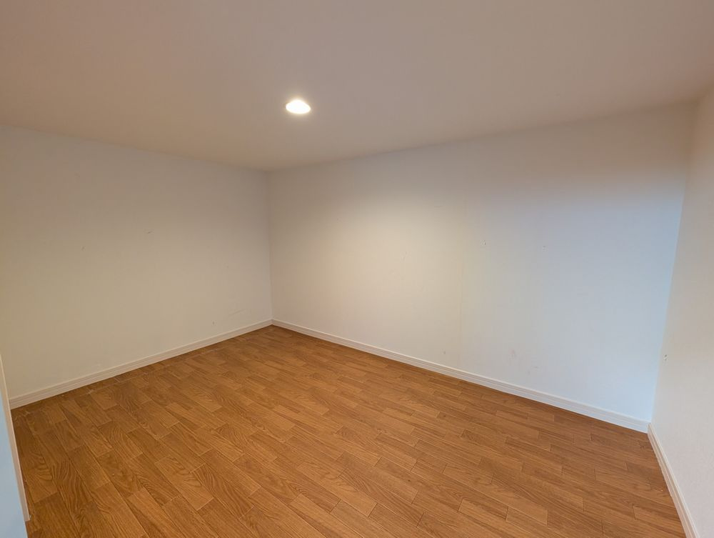港区秋葉２丁目戸建の収納|２階：洋室北　小屋裏収納