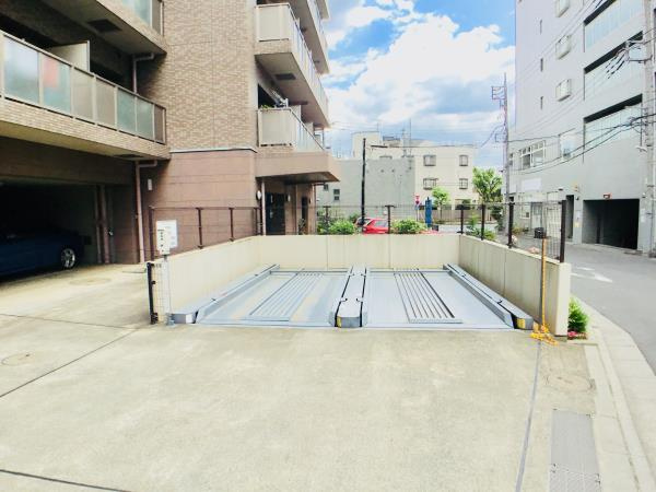 かりゆしビルの駐車場