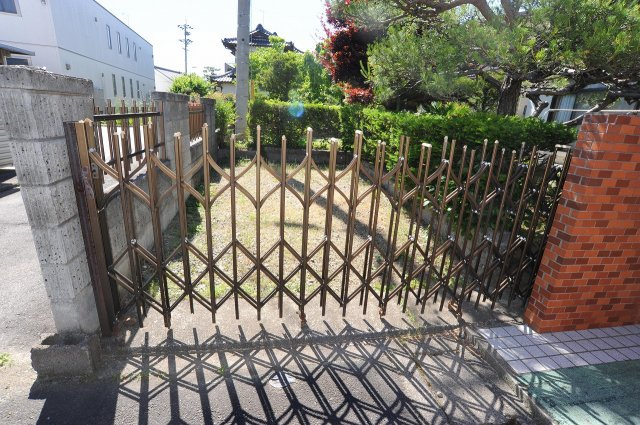 若里4丁目　中古住宅の庭