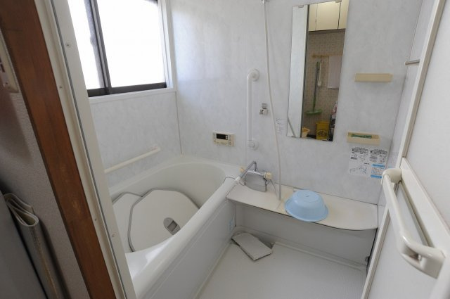 若里4丁目　中古住宅の浴室