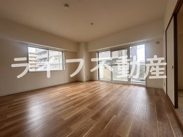 イーストマンションの居間・リビング