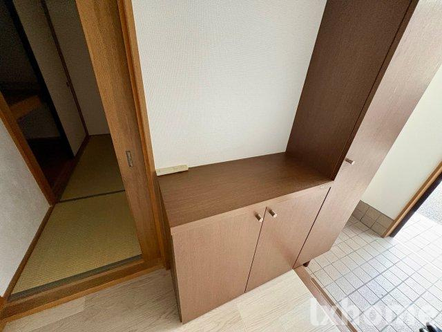 ヒガシナラニチョウメカシヤの玄関