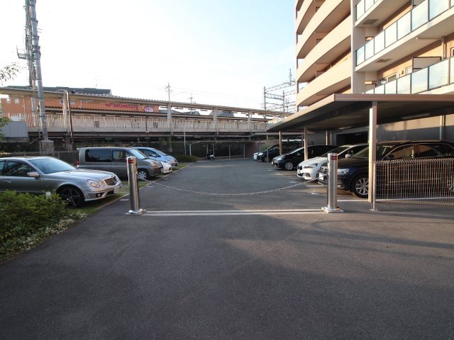 京都六三館の駐車場