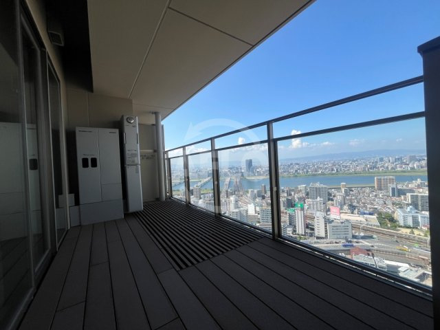グラングリーン大阪THE NORTH RESIDENCE　扇町小学校のバルコニー