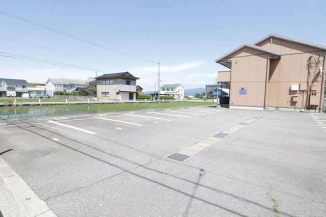 リエゾンＥ棟の駐車場