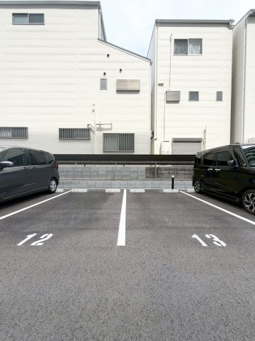 Mv.ms大阪新加美の駐車場