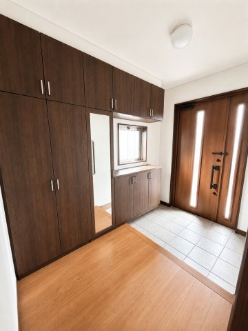 恩田2丁目一戸建て住宅の玄関|※家具類除去加工画像です