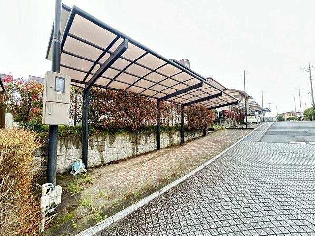 宇都宮市中岡本町　4ＬＤＫ　中古住宅の前面道路含む現地写真