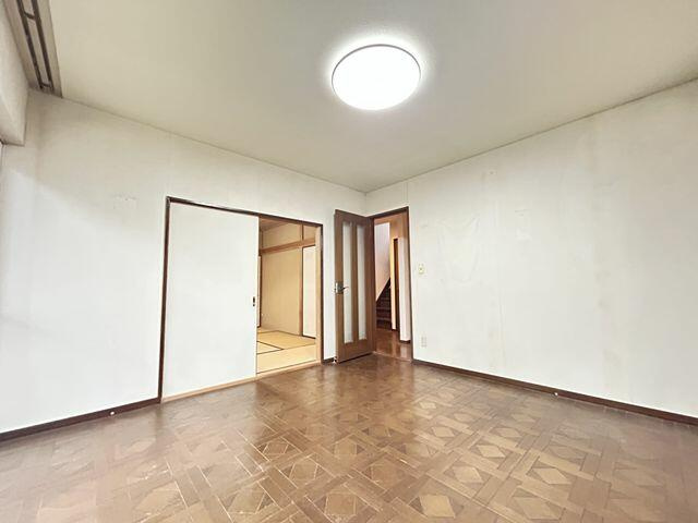 宇都宮市中岡本町　4ＬＤＫ　中古住宅の洋室