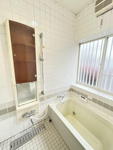 宇都宮市中岡本町　4ＬＤＫ　中古住宅の浴室