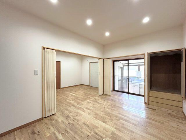 宇都宮市大和１丁目　5ＬＤＫ　中古住宅の居間・リビング