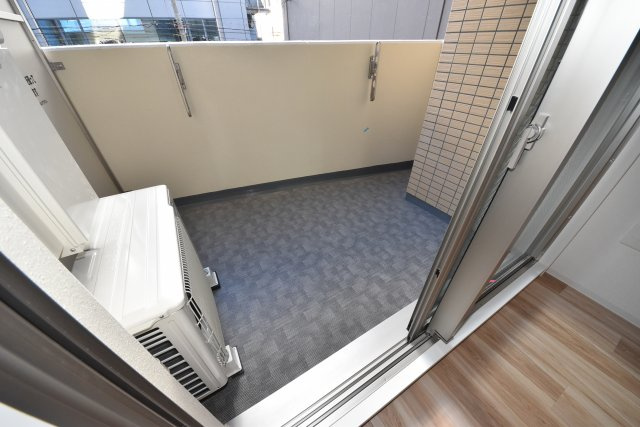 セレニテ堺筋本町プリエのバルコニー