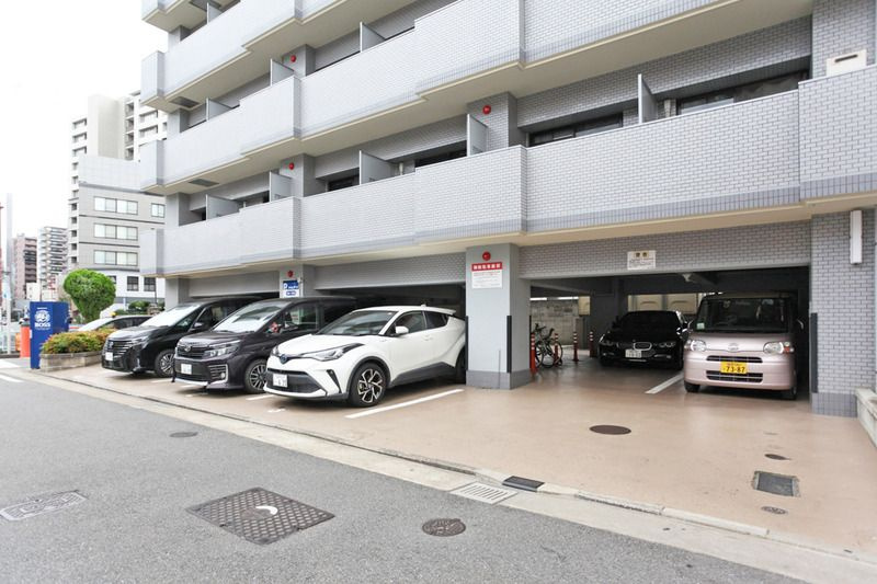 ダイナコートグランデュール博多の駐車場