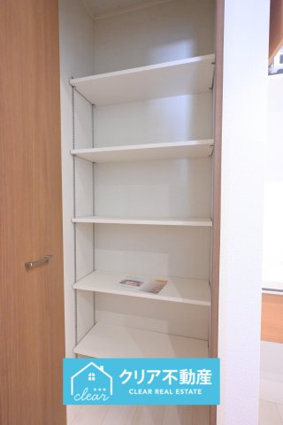 【キッチン】 | 桐生市広沢町4丁目　アイダ設計 | 奥にはパントリー付き！出し入れしやすく使いやすい♪