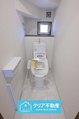 【トイレ】 | 桐生市広沢町4丁目　アイダ設計 | 玄関横にトイレがあるので来客時もみんなが使いやすいですね♪