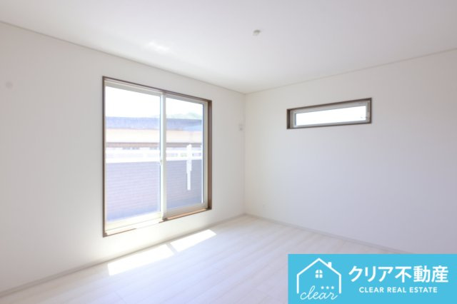 【洋室】 | 桐生市広沢町4丁目　アイダ設計 | 大きな窓で日当たりのいい居室です♪