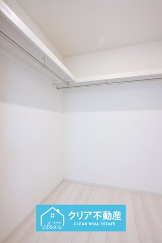 【収納】 | 桐生市広沢町4丁目　アイダ設計 | ウォークインクロゼットは二面かけられるのでお洒落な方もたくさんお洋服が収納できます♪