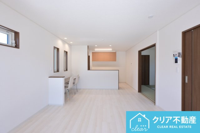 【居間・リビング】 | 桐生市広沢町4丁目　アイダ設計 | 続き間の和室は開放するとより広々としたLDKに♪