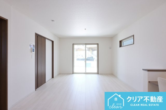 【居間・リビング】 | 桐生市広沢町4丁目　アイダ設計 | スッキリ明るいリビングは家族が集まる憩いの場です◎