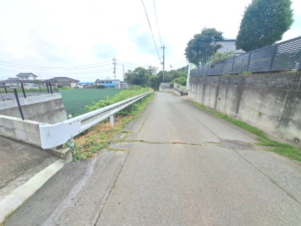 前橋市富士見町小暮 中古住宅の前面道路含む現地写真