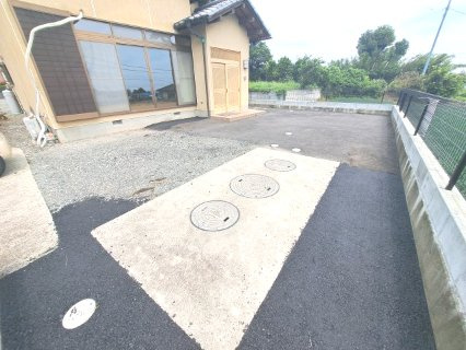 前橋市富士見町小暮 中古住宅の駐車場