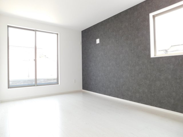 北名古屋市鹿田南蒲屋敷の新築一戸建の洋室|◇洋室◇　　明るい洋室７.５帖　ウォークインクローゼット完備！　バルコニー利用可♪