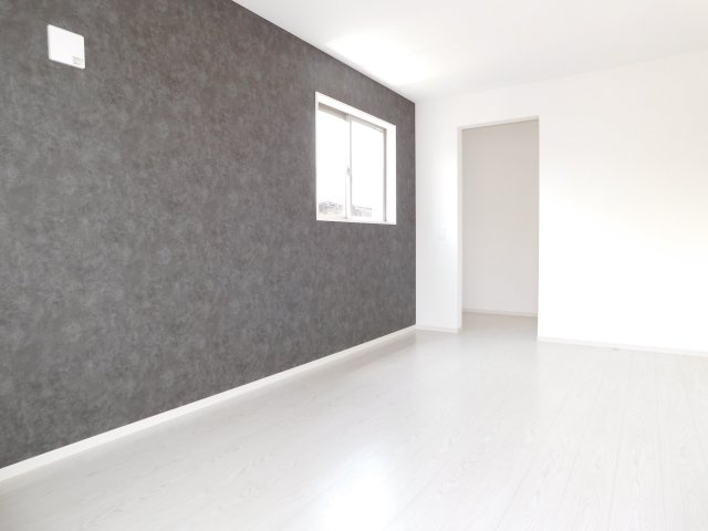 北名古屋市鹿田南蒲屋敷の新築一戸建の洋室|◇洋室◇　　明るい洋室７.５帖　ウォークインクローゼット完備！　バルコニー利用可♪