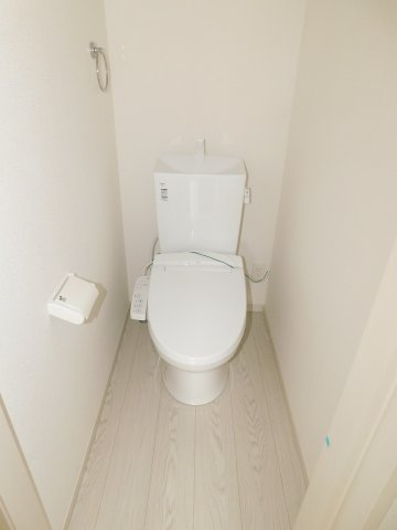 北名古屋市鹿田南蒲屋敷の新築一戸建のトイレ|◇トイレ◇　　１・２階シャワートイレ　節水タイプ