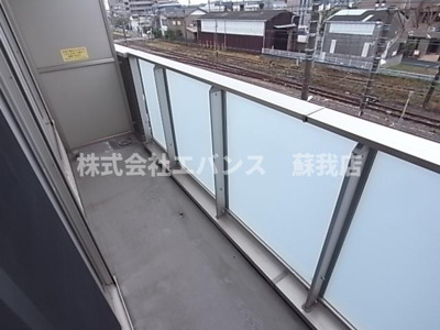【バルコニー】 | エヴァーラスティング千葉 | 暖かな日差しのふりそそぐバルコニー