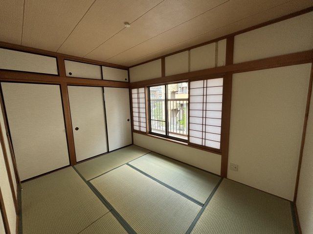 近鉄伏見駅6分♪リフォーム戸建て！！の和室|い草の香りが落ち着く素敵な和室です