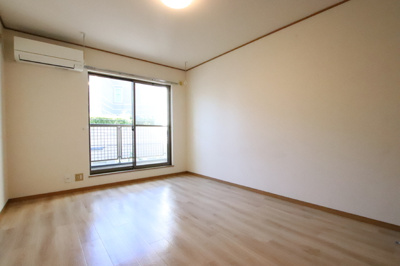 明るい印象のお部屋ですね